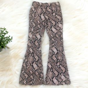 Juniors Snakeskin Print Stretch Leggings | Size Large 11/13